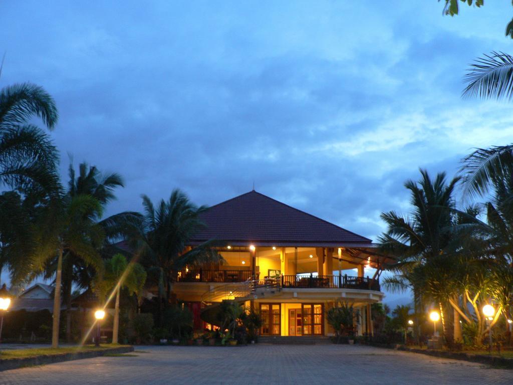 Kampoeng Nelayan Hotel Palu Extérieur photo