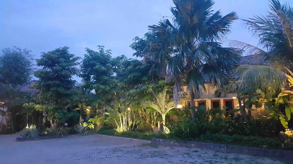 Kampoeng Nelayan Hotel Palu Extérieur photo